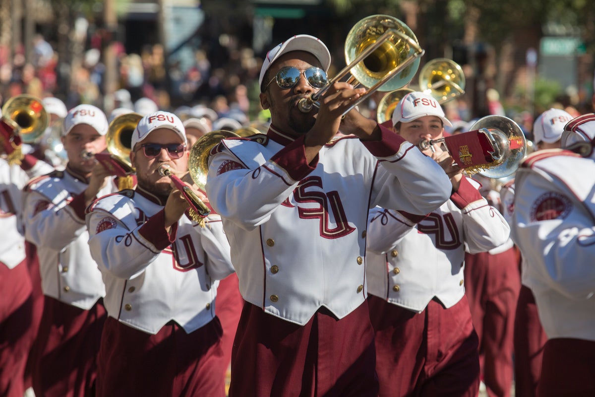 Homecoming parade marching toward the Westcott Fountain, lined with cheering students.